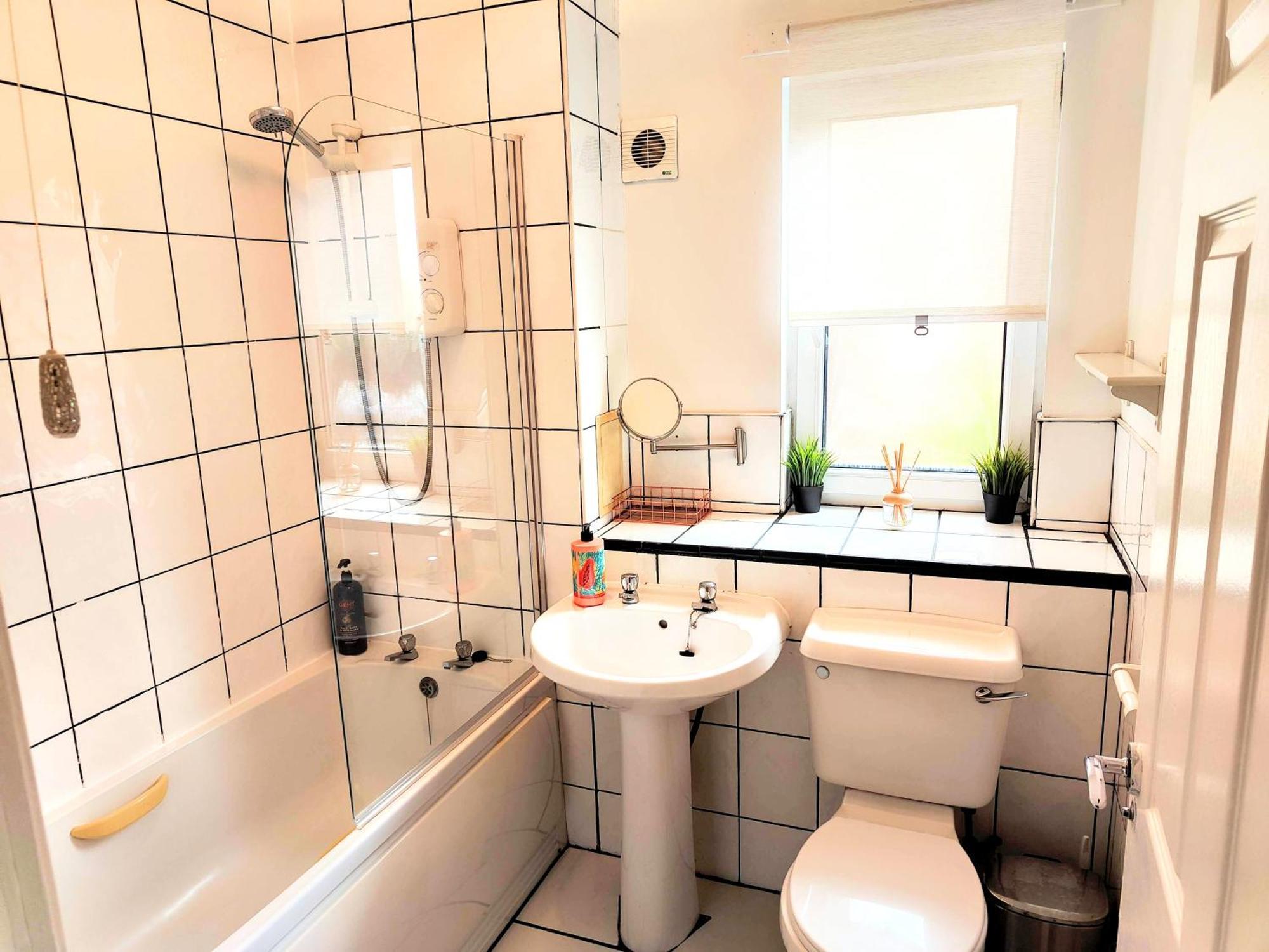 La Casita, Quarry - 2 Bedroom Entire Apartment With Free Parking กลาสโกว์ ภายนอก รูปภาพ